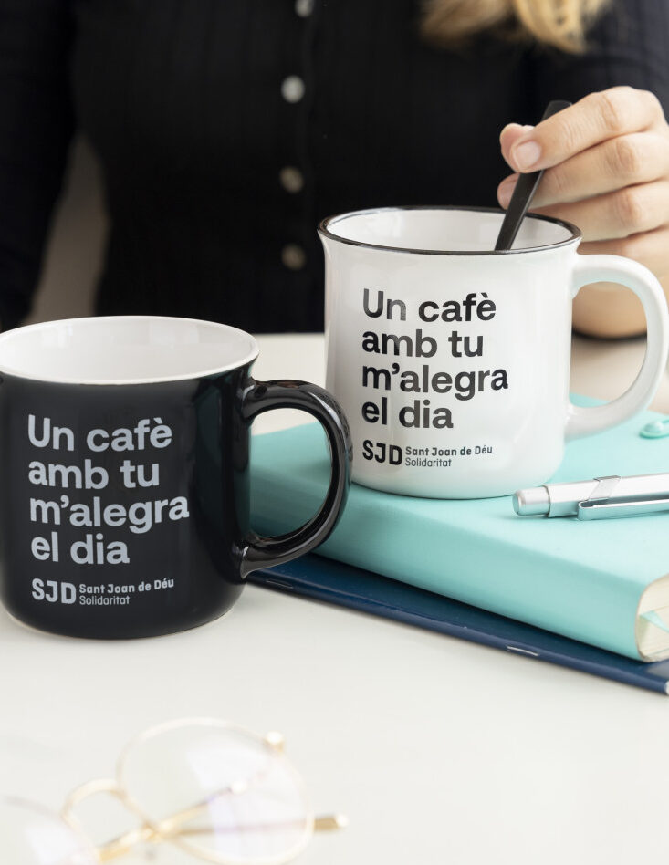 Imagen de las tazas de la tienda solidaria de San Joan de Déu